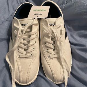 Size 8 Women’s Tretorn with blue swish. Brand-new. Tags attached.